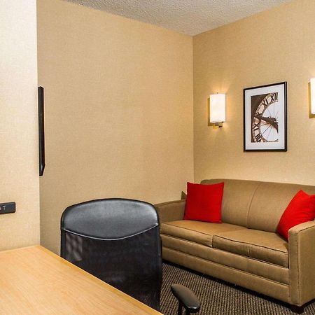 Cambria Hotel Traverse City Bagian luar foto