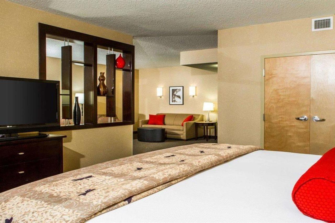 Cambria Hotel Traverse City Bagian luar foto