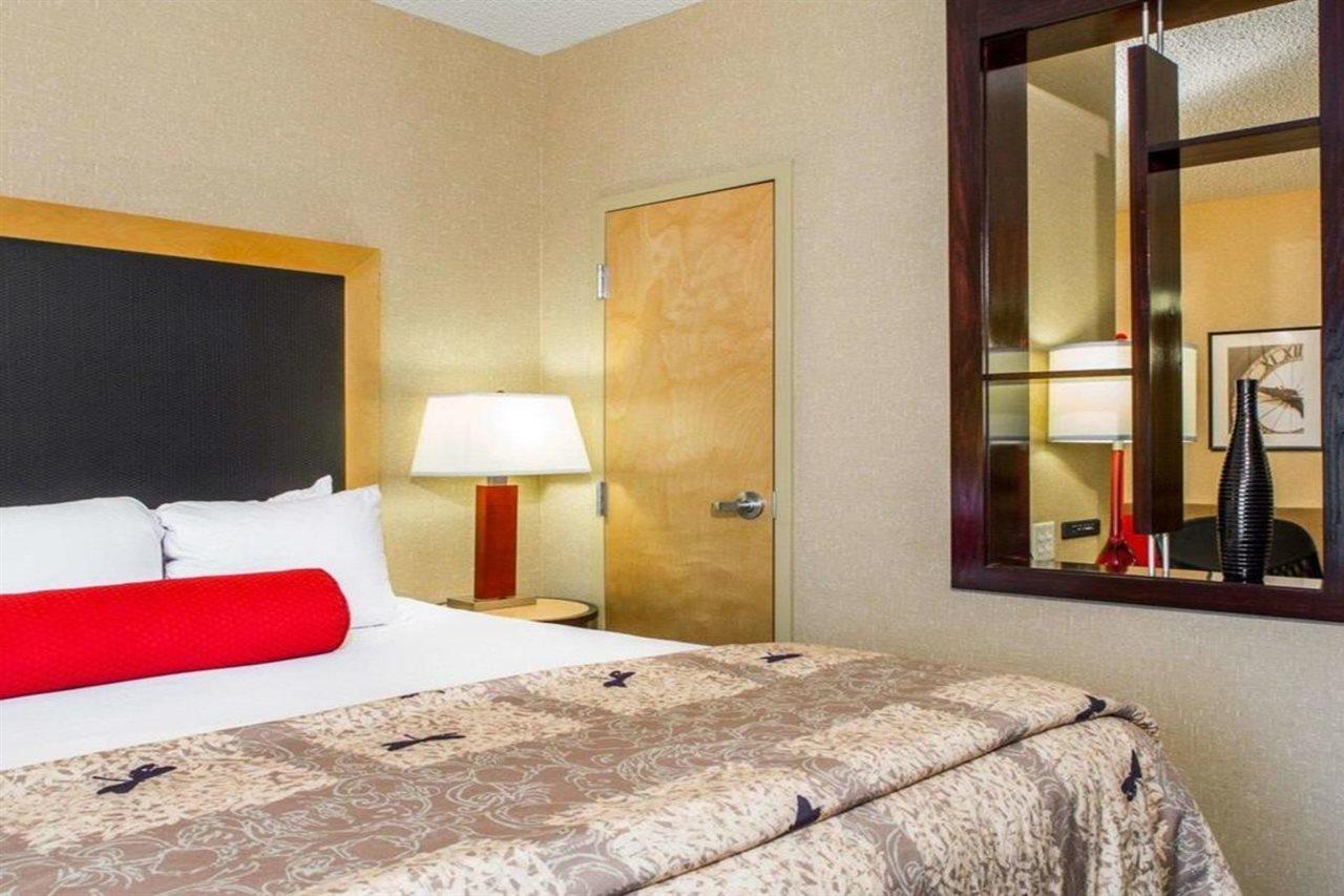 Cambria Hotel Traverse City Bagian luar foto