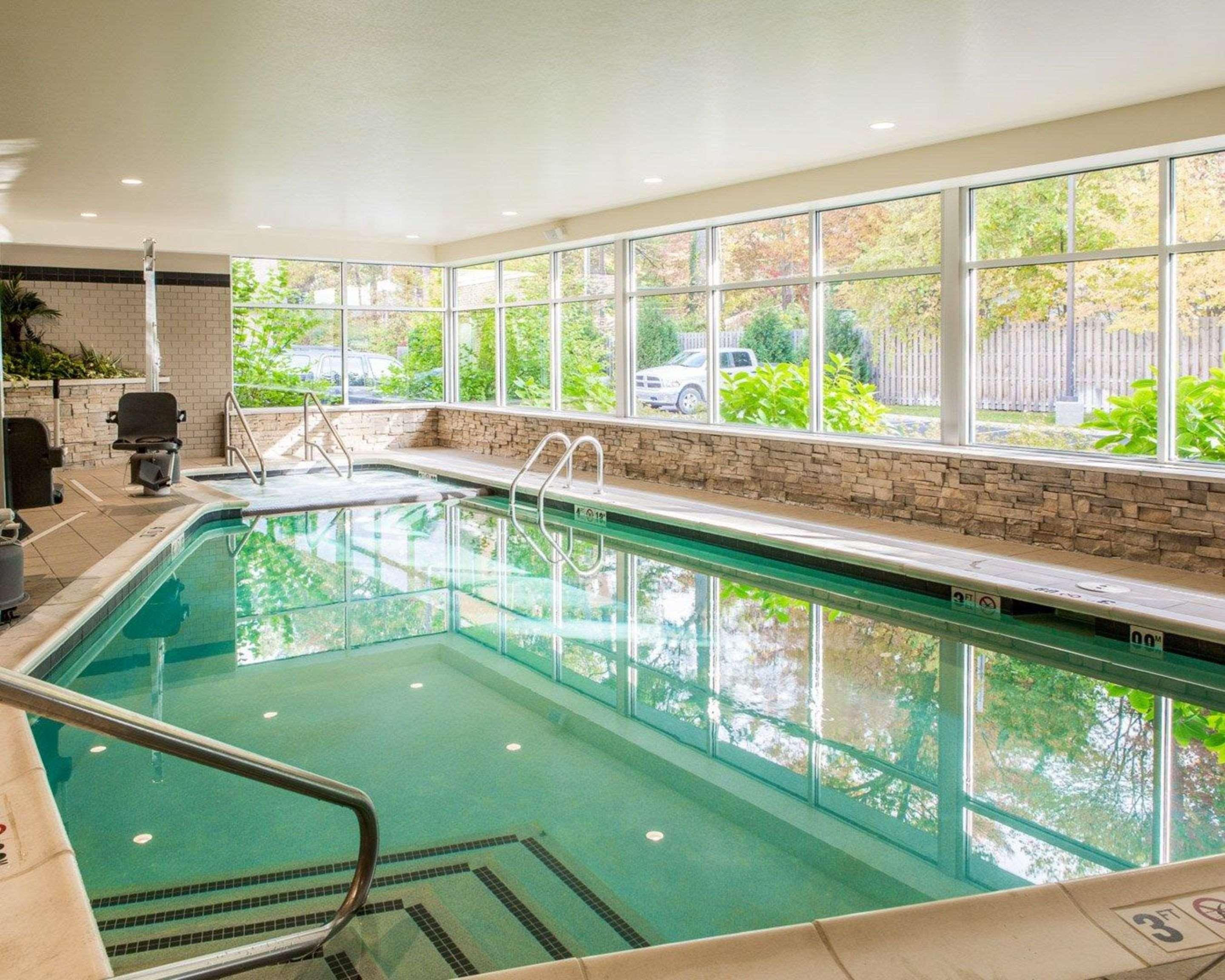 Cambria Hotel Traverse City Bagian luar foto