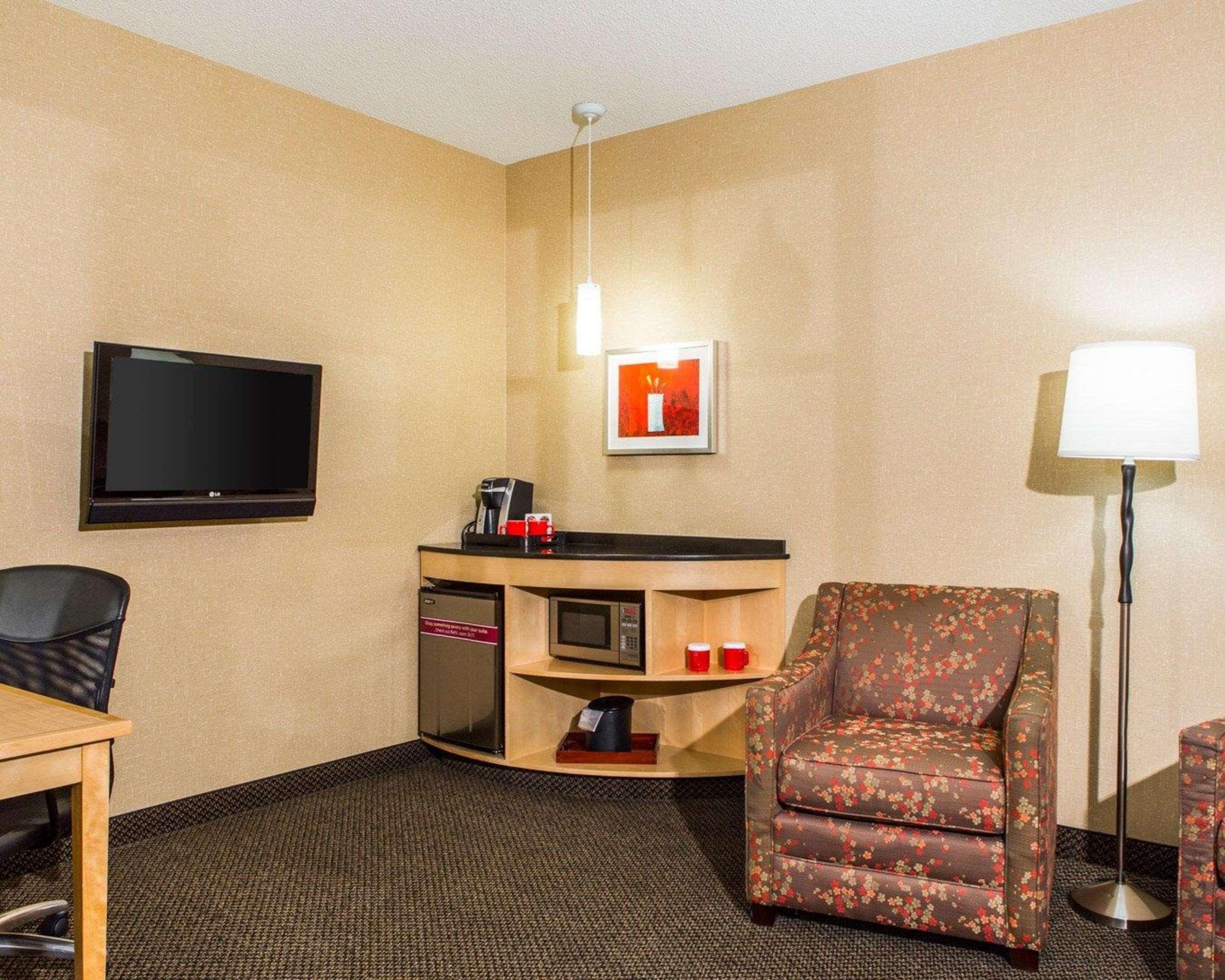 Cambria Hotel Traverse City Bagian luar foto