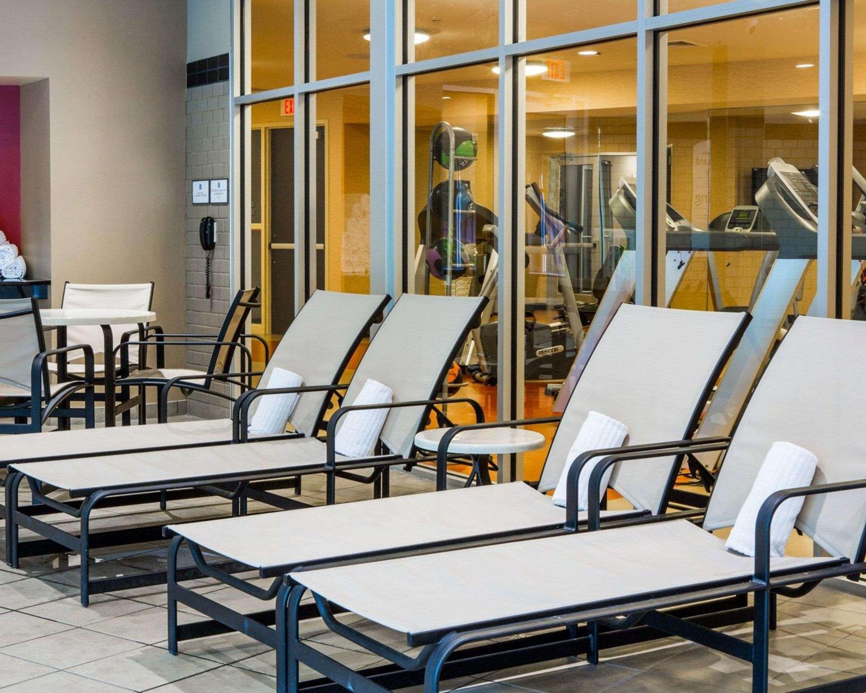 Cambria Hotel Traverse City Bagian luar foto