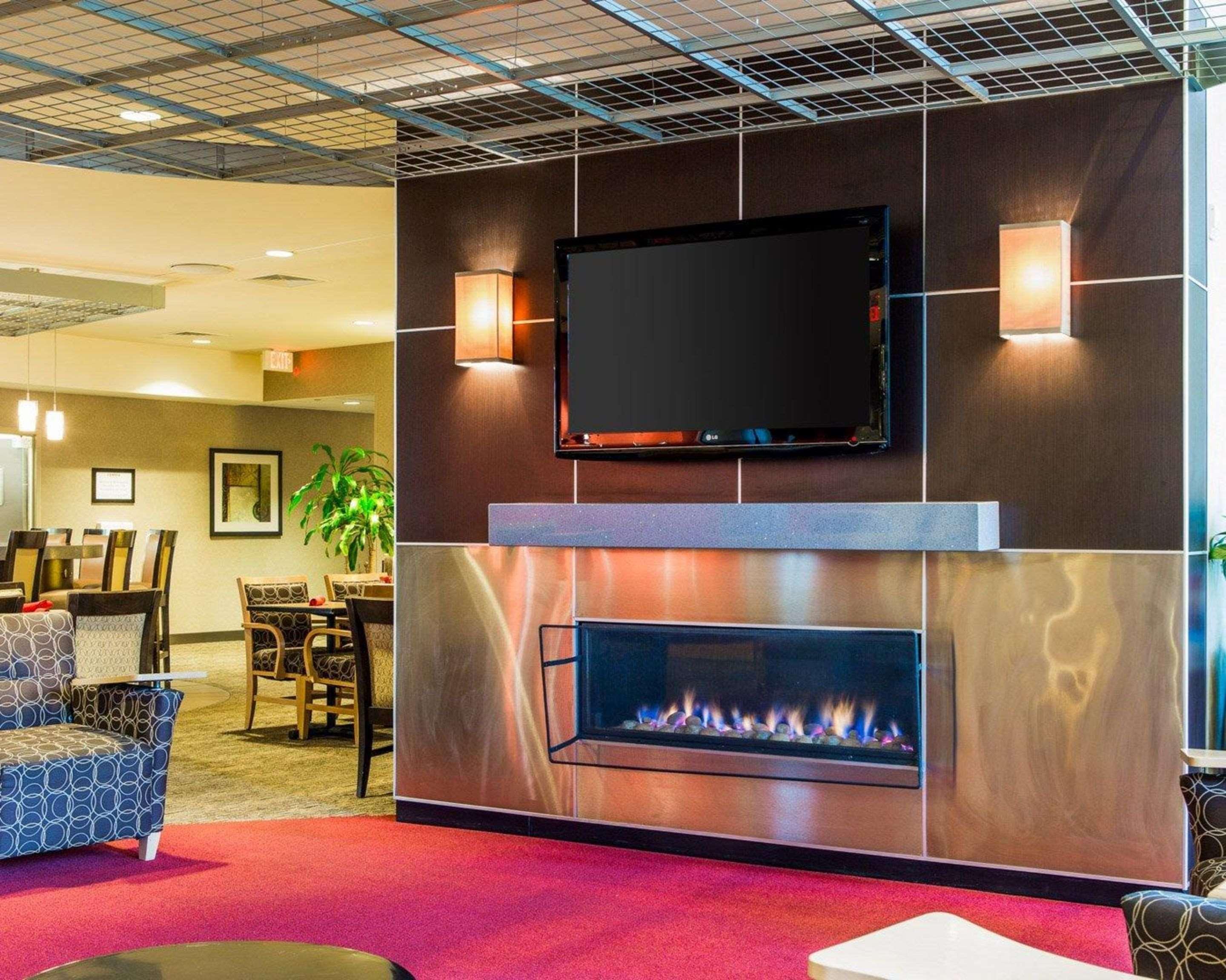 Cambria Hotel Traverse City Bagian luar foto