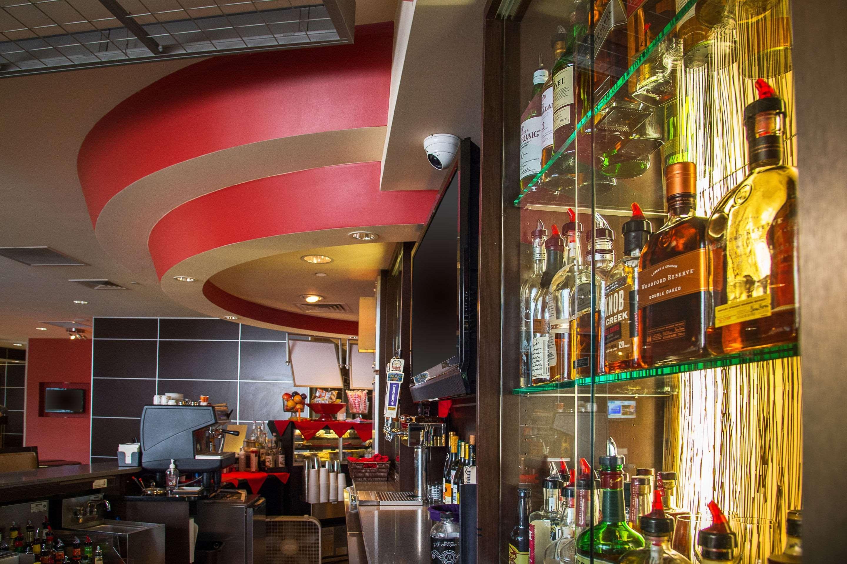 Cambria Hotel Traverse City Bagian luar foto