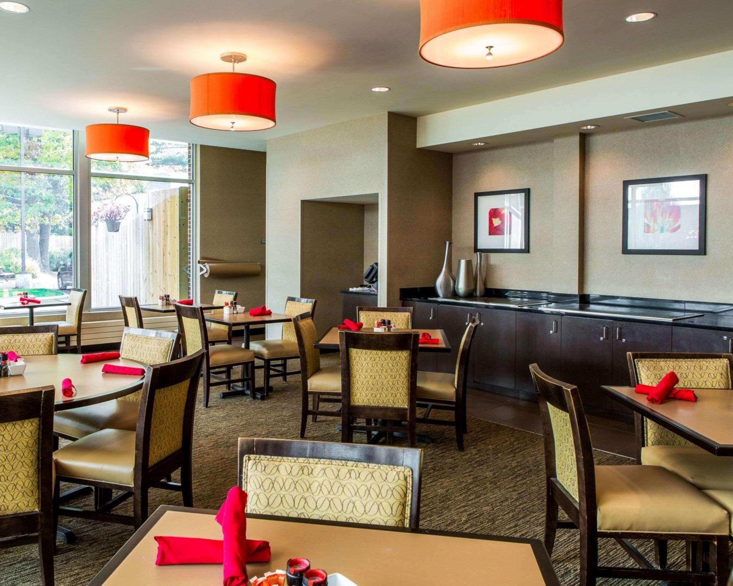 Cambria Hotel Traverse City Bagian luar foto