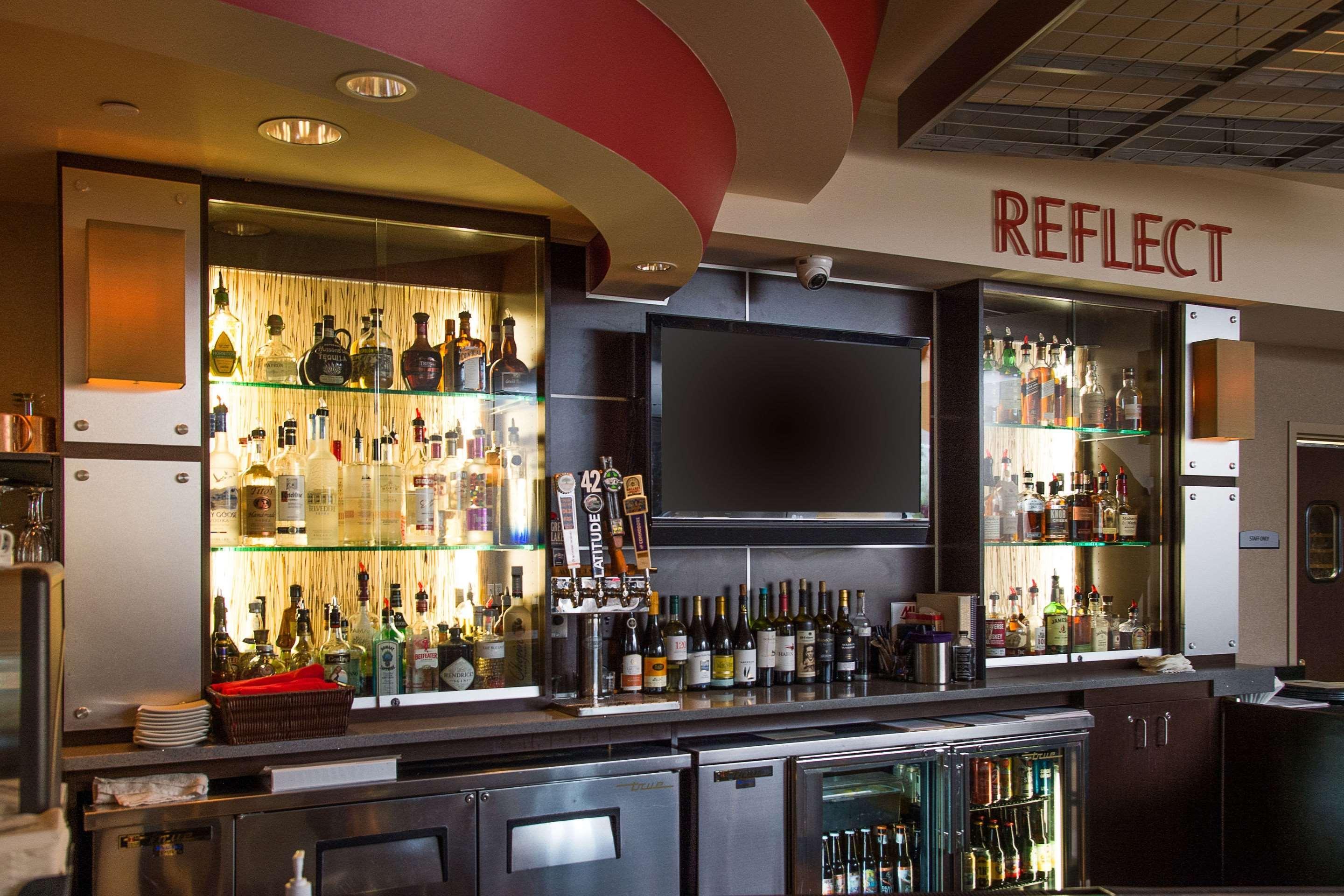 Cambria Hotel Traverse City Bagian luar foto