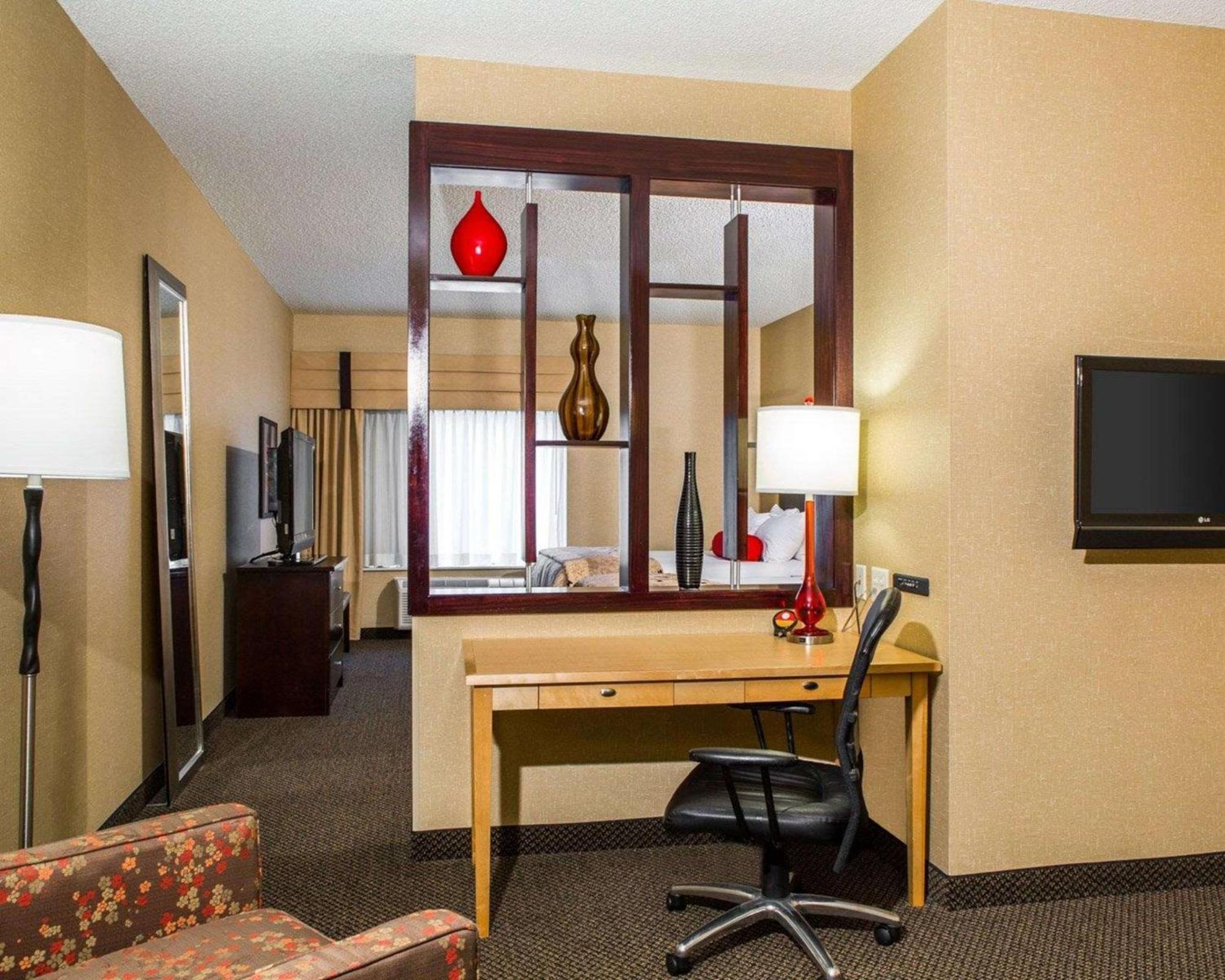 Cambria Hotel Traverse City Bagian luar foto