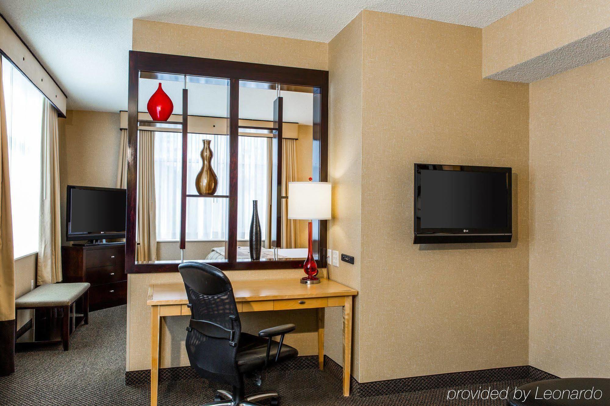 Cambria Hotel Traverse City Bagian luar foto