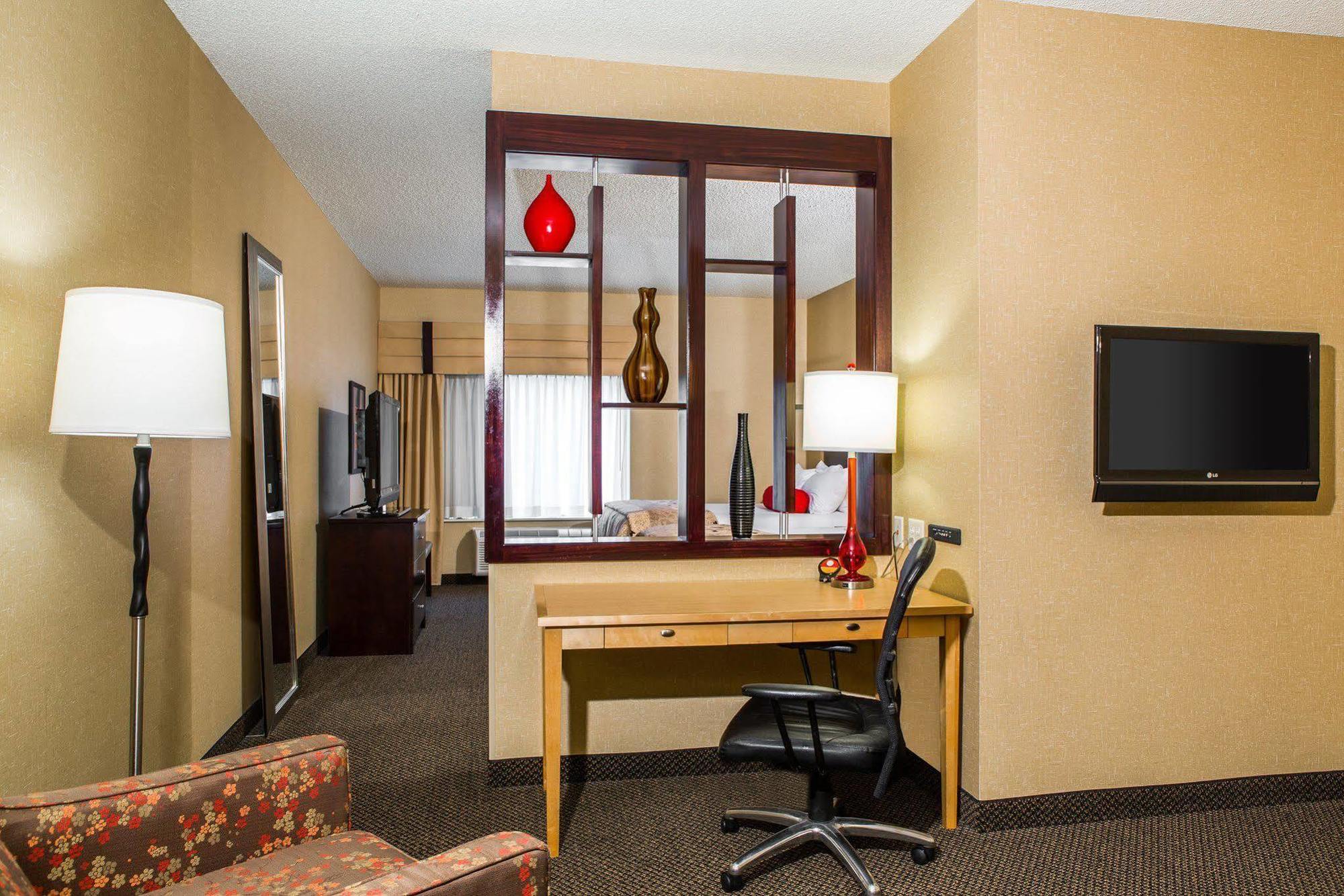 Cambria Hotel Traverse City Bagian luar foto