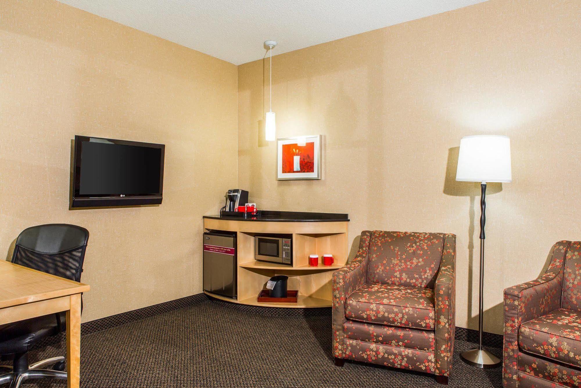 Cambria Hotel Traverse City Bagian luar foto